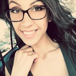 Meet your Posher, Aurelia